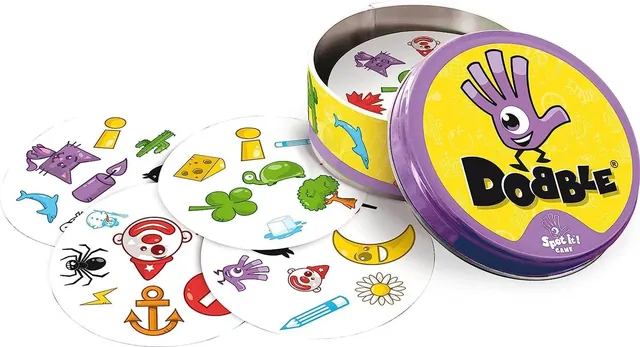 The round Dobble tin and its picture cards